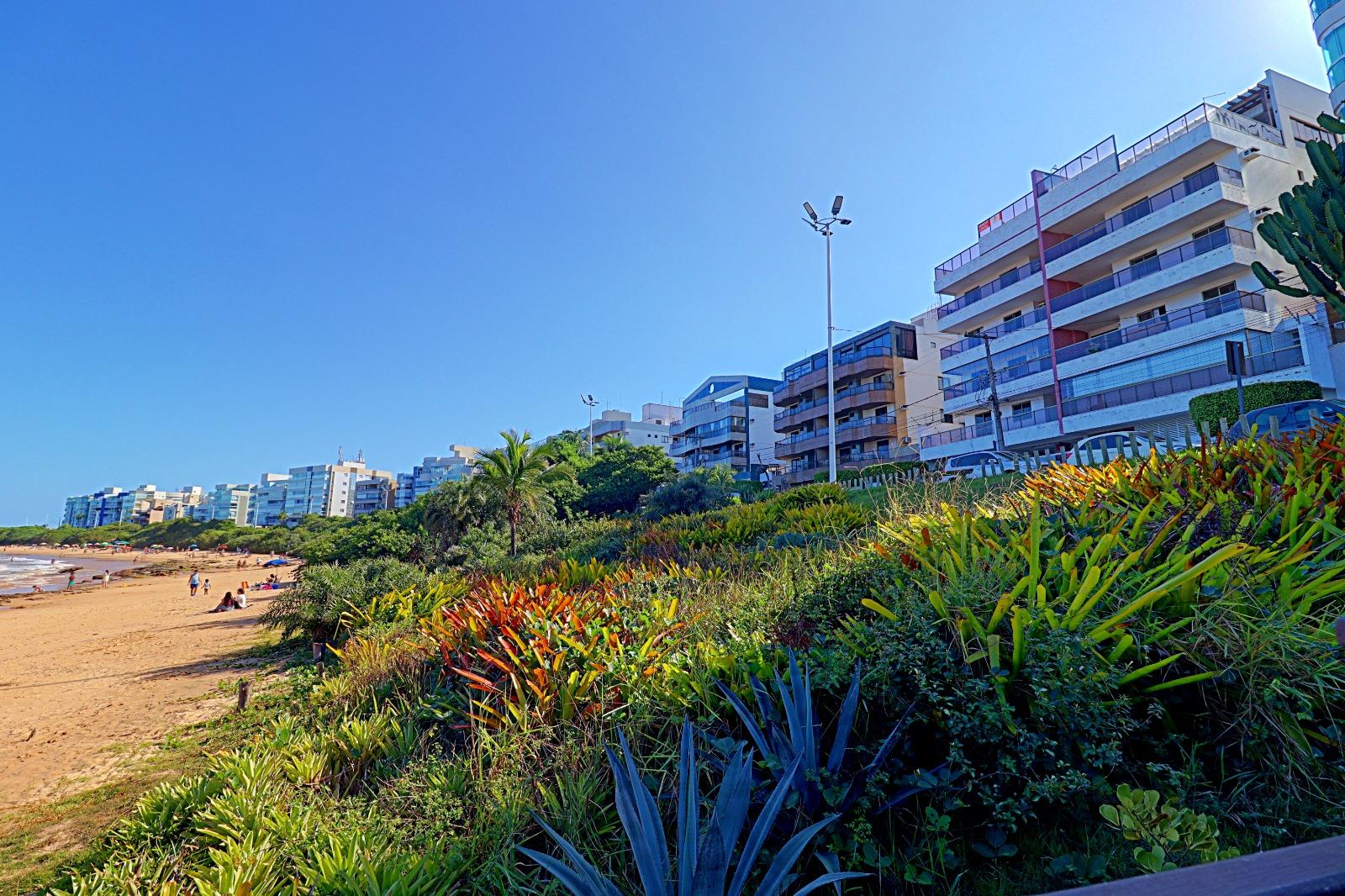 Apartamento alto padrão com 3 quartos, sendo 2 suíte + DCE, de frente para a Praia de Peracanga na Enseada Azul - Guarapari!