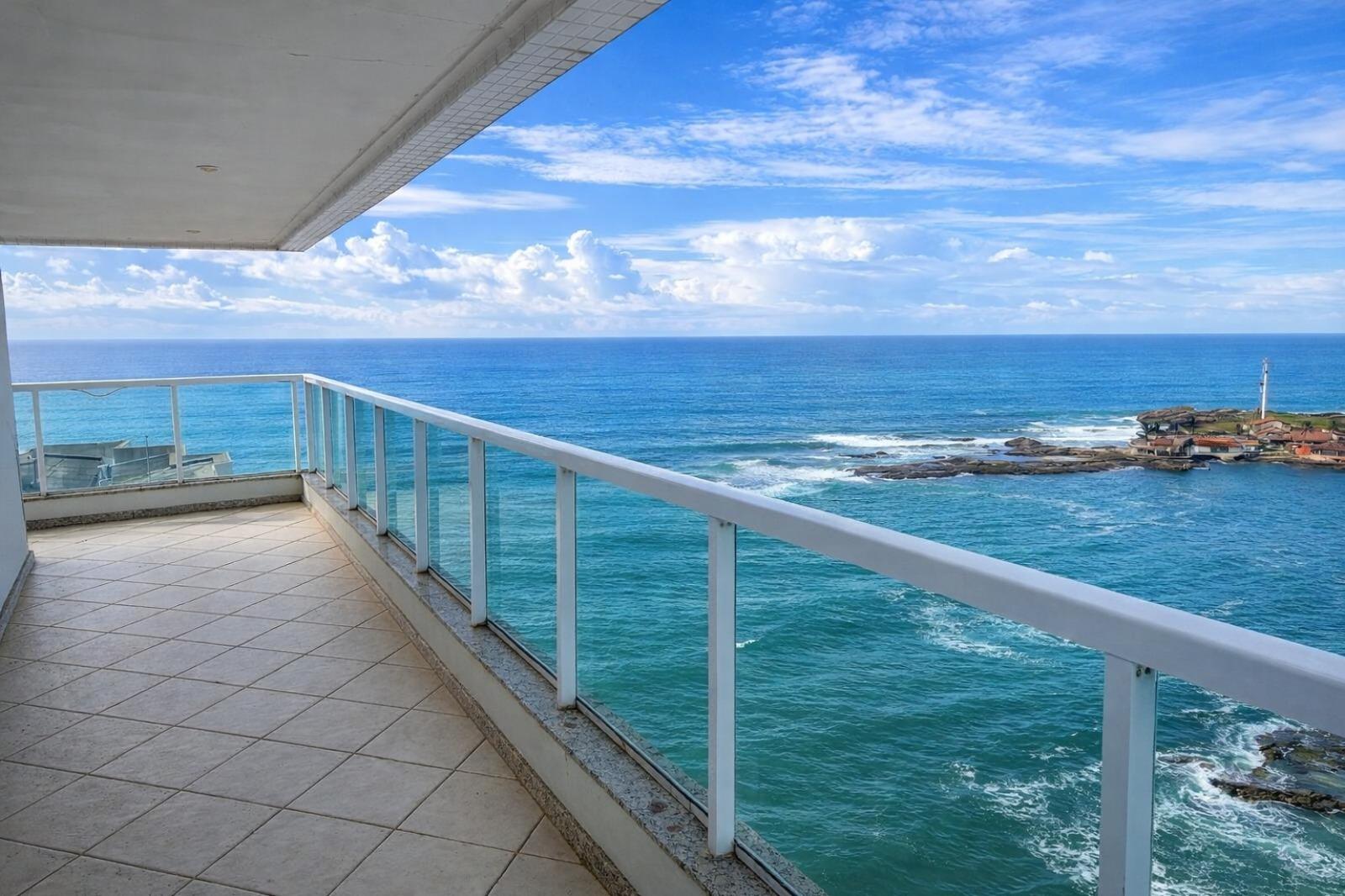Cobertura duplex com 2 quartos a venda,100m² com 2 vagas frente Praia Castanheiras - Guarapari - ES