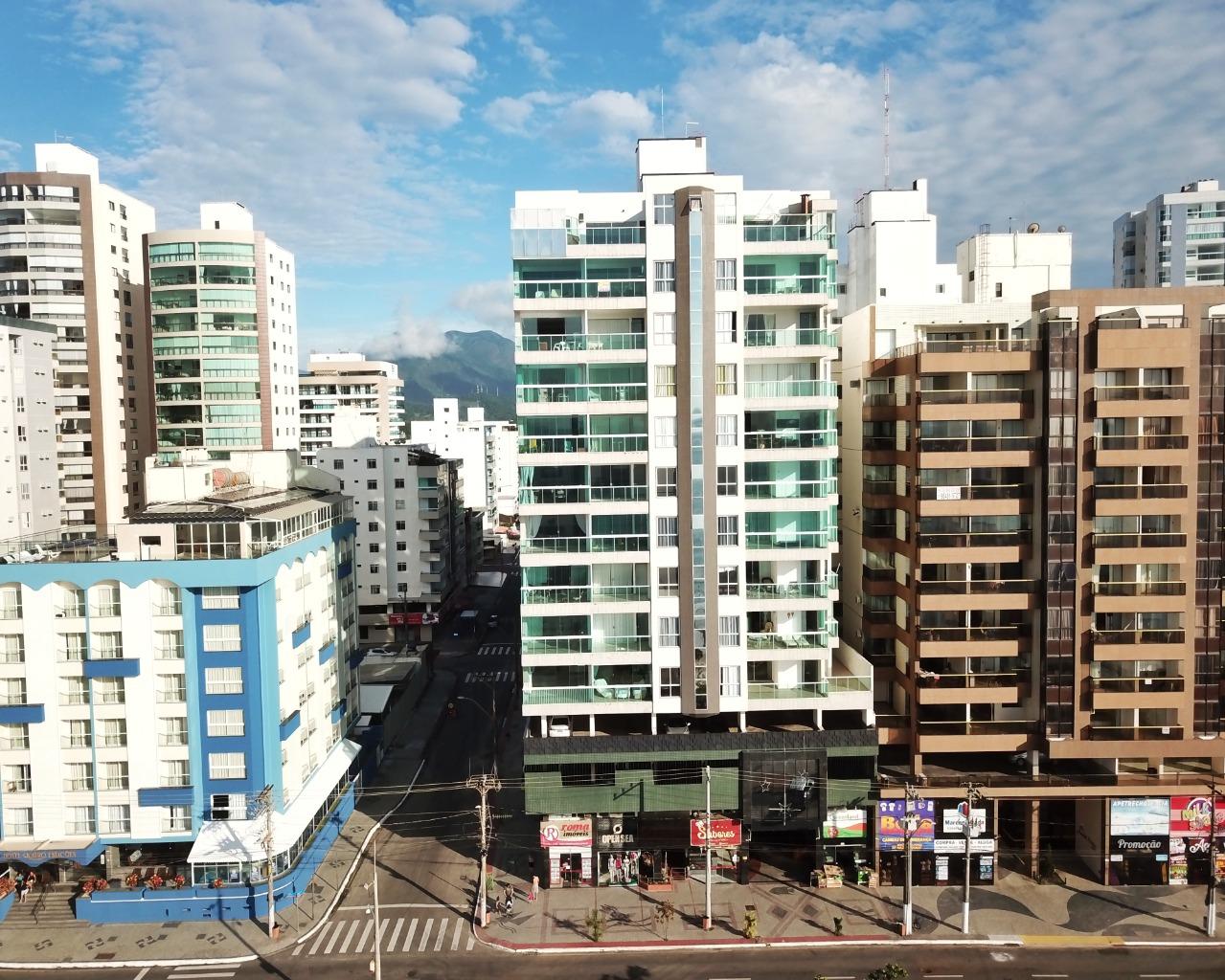 Edifício Regata no Residencial Praia do Maruja, composto de apartamento com 3 quartos a venda com lazer, em frente para o mar na Praia do Morro Guara