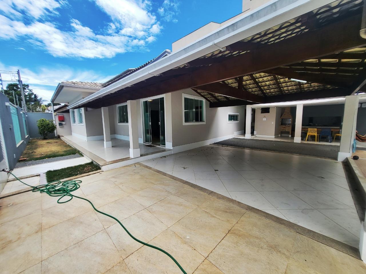 Casa linear com 4 quartos sendo 2 suite com lazer completo na Praia do Morro - Guarapari -ES