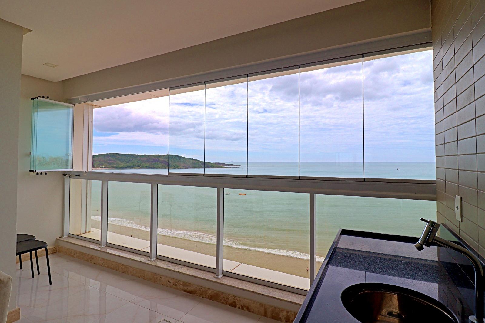Apartamento 3 quartos sendo 2 suítes com varanda gourmet, de frente para a orla da Praia do Morro Guarapari - ES