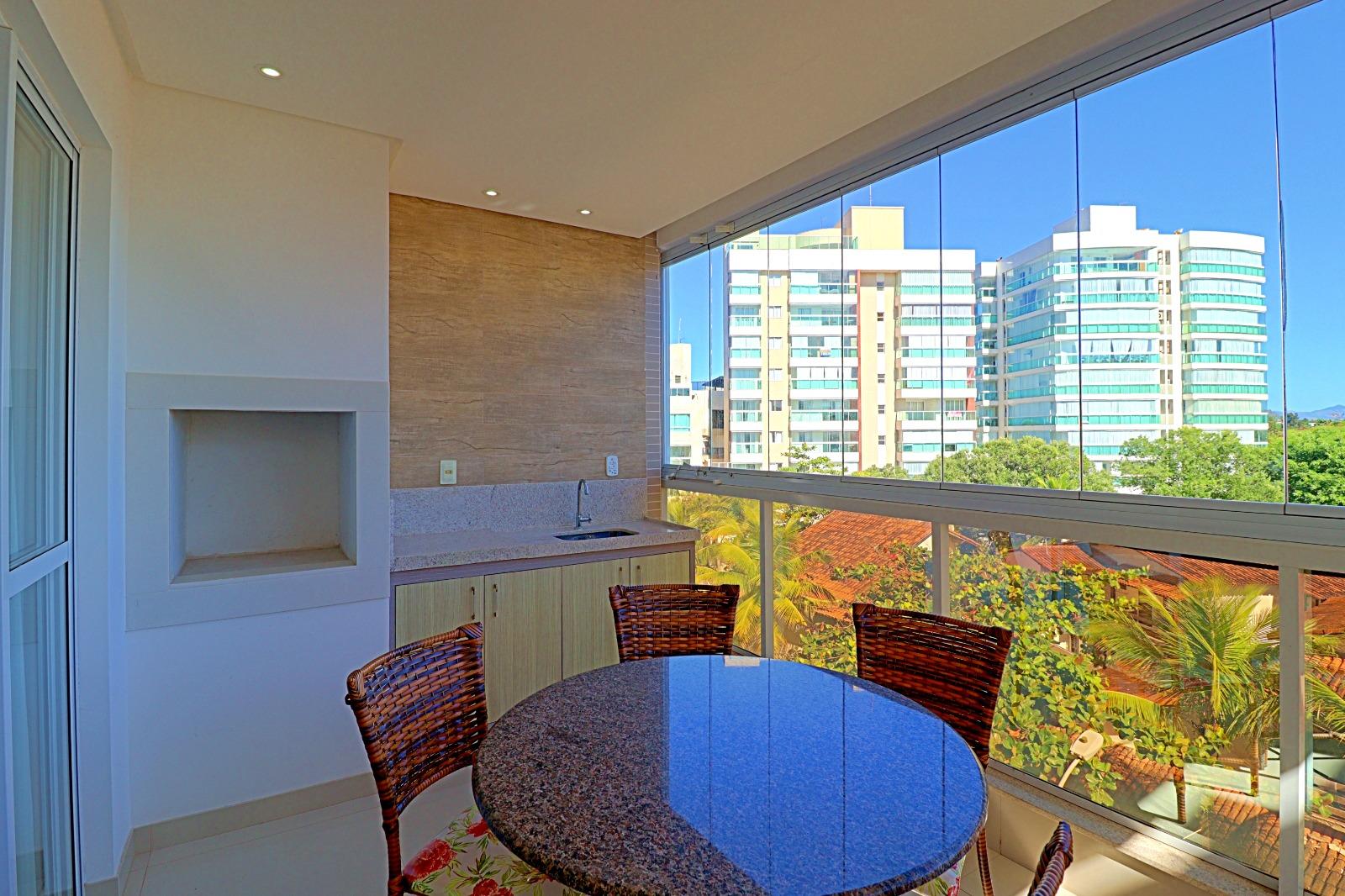 Apartamento na Orla da Praia de Peracanga, amplo, alto padrão, condomínio completo, com 3 quartos, 1 suíte, à venda na Enseada Azul em Guarapari - ES