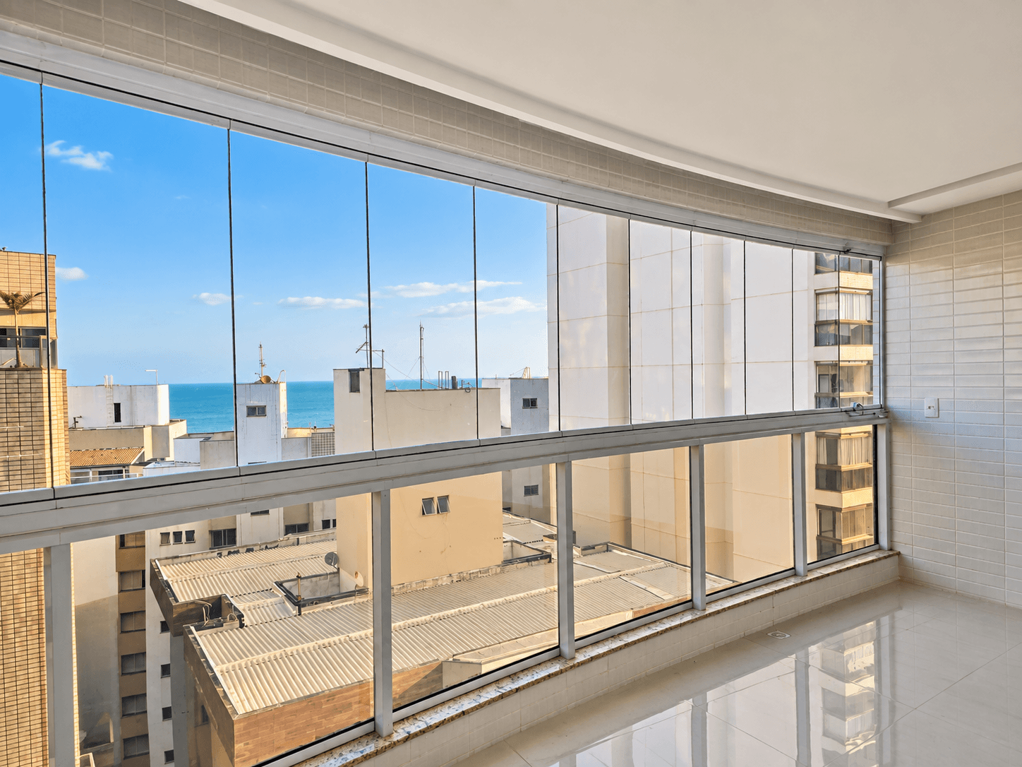 Apartamento de 3 quartos sendo 1 suite, 2 vagas de garagem novo, area de lazer completa na Praia do Morro - Guarapari- ES