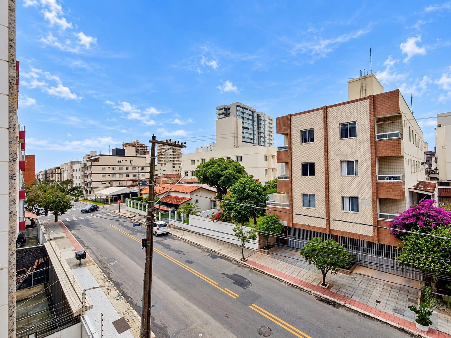 Apartamento à venda na Praia do Morro, Guarapari-ES: 2 quartos, 1 suíte, 1 sala, 2 banheiros, 1 vaga - 70m². Aproveite!