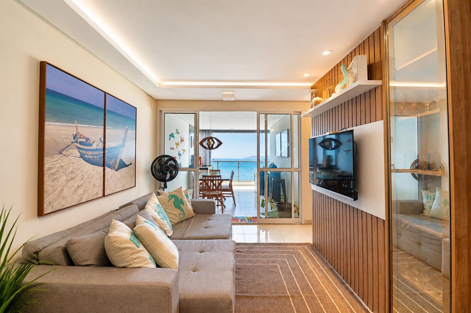 Apartamento à venda na Orla da Praia do Morro em Guarapari-ES: 3 quartos, 1 suíte, varanda de frente para o mar, 2 vagas de garagem,
