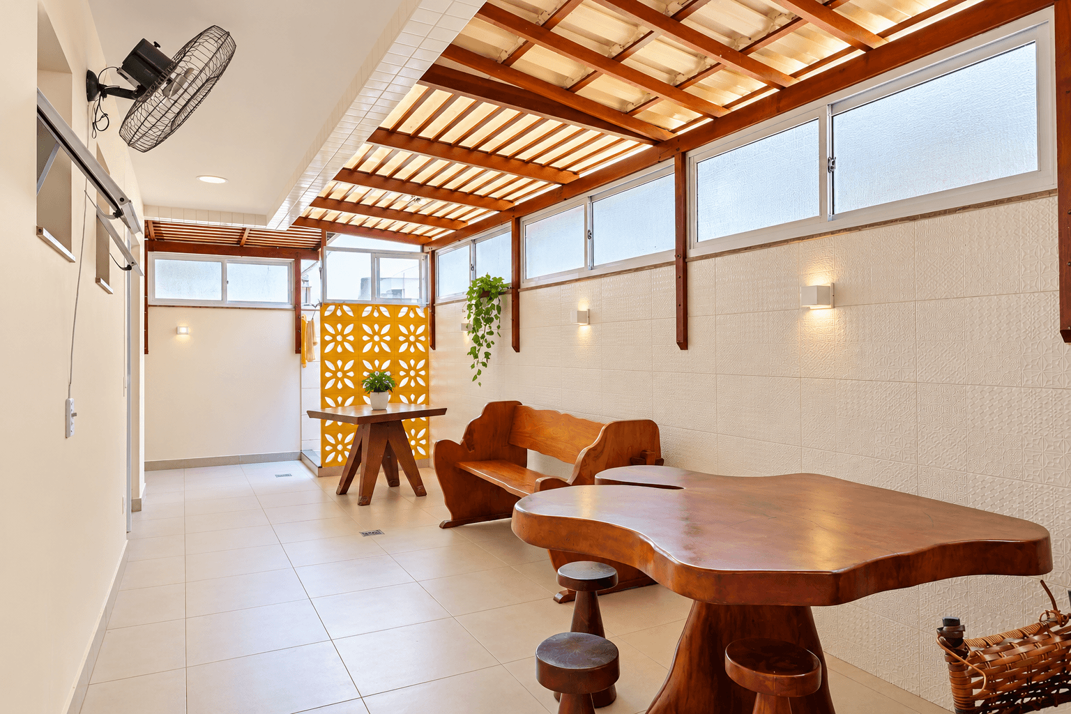Apartamento de 2 Quartos a 100 Metros do Mar na Praia do Morro – 130m²