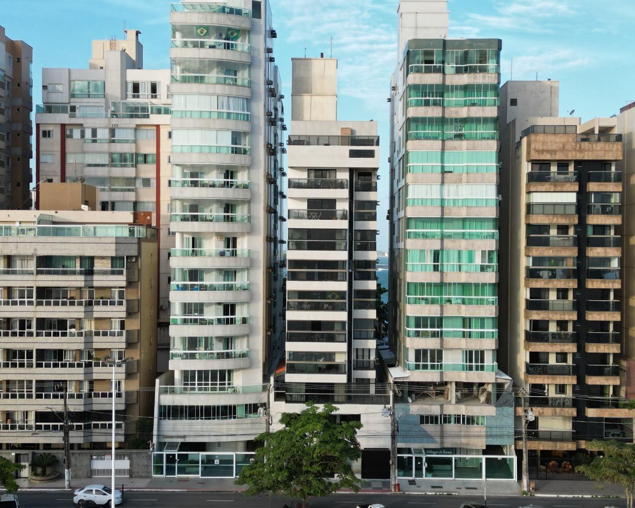 Edifício Bergamo apartamento de 4 quartos a venda, frente para o mar na Praia do Morro Guarapari ES
