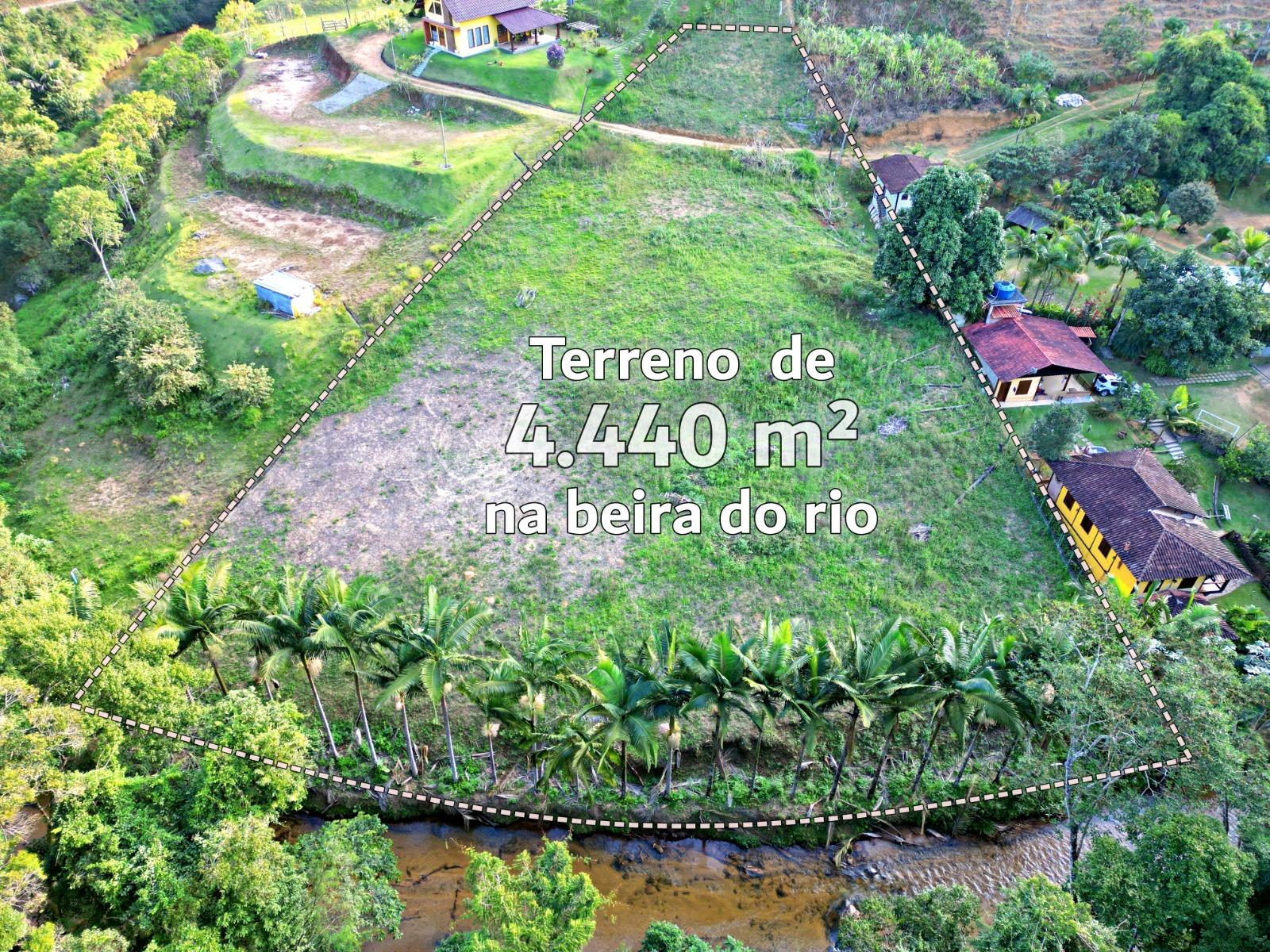 Terreno à venda de 4.440 m², na beira do rio, na região de São Roque de Maravilha em Alfredo Chaves - ES