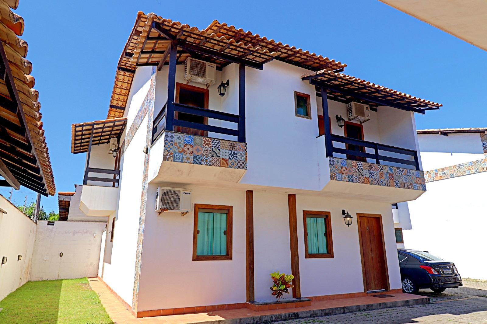 Casa mobiliada com 3 quartos sendo 3 suites à venda, condomínio fechado em Nova Guarapari - ES