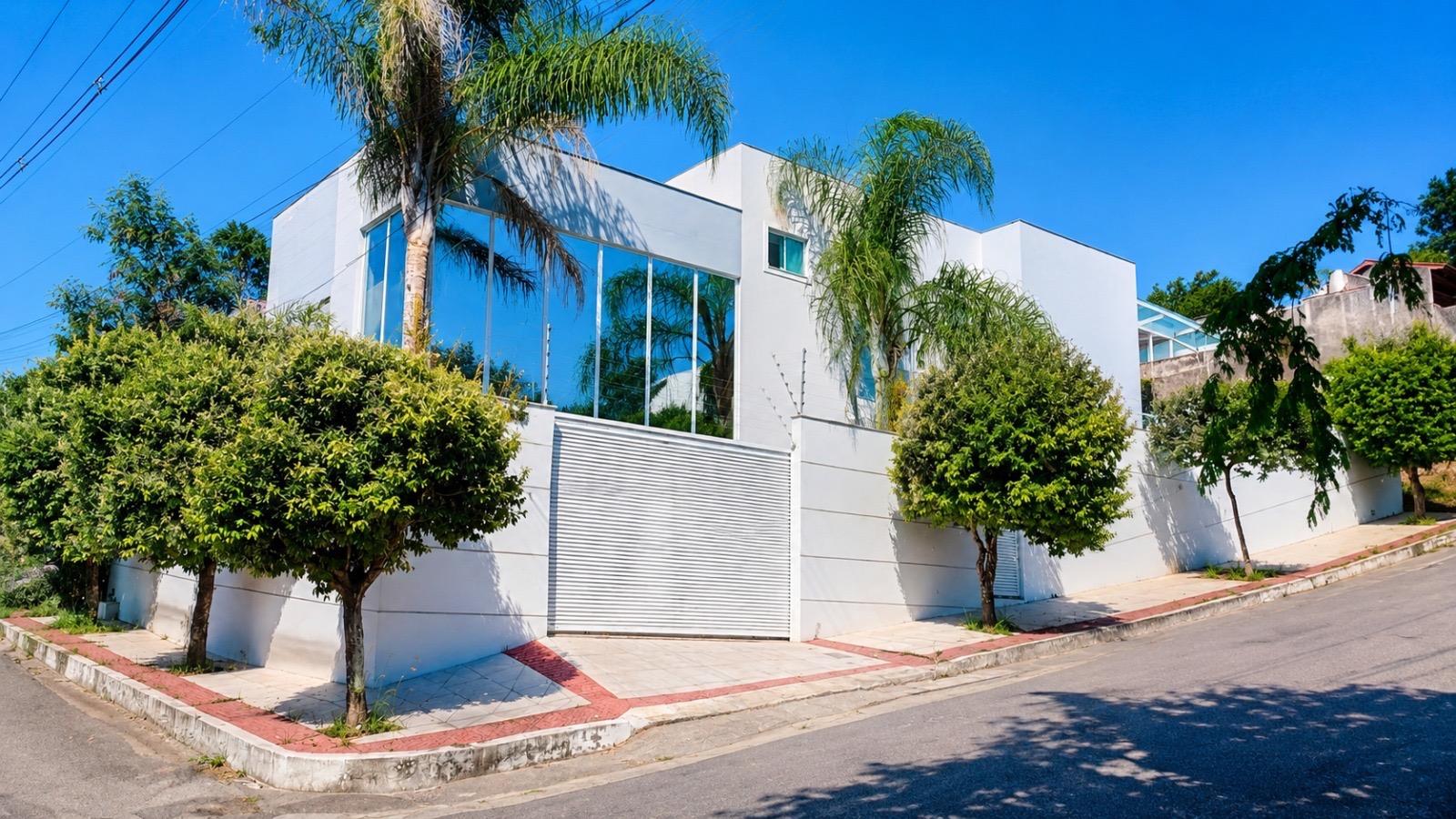 Casa Triplex à venda, 4 quartos, 2 suítes, arquitetura moderna a na Praia do Morro em Guarapari
